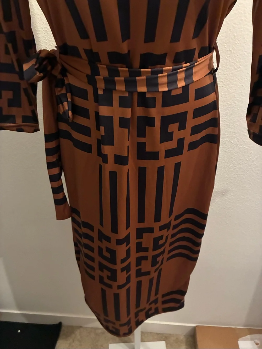 Women's Brown Geometric Print Midi Dress with Belt - Picture 3 of 5
